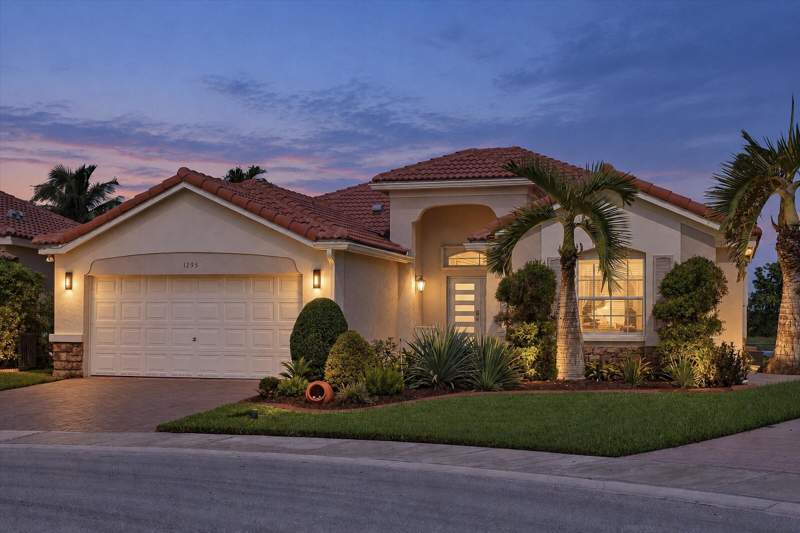 3 bedroom Single Family Residence at 1295 Windsor Lane, The Meadows, Weston — photo 2