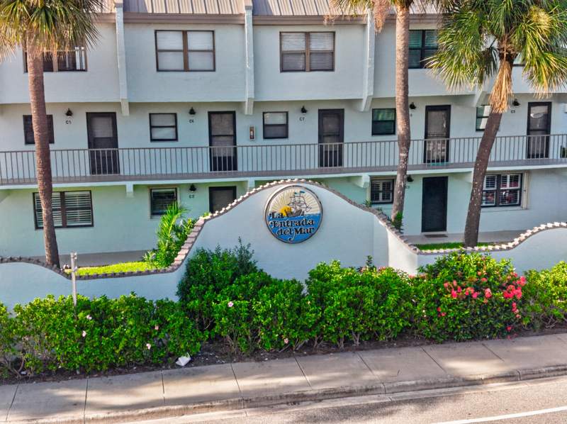2 bedroom Condominium at 1300 Seaway Drive #D7, La Entrada Del Mar Condominium, Fort Pierce — photo 3