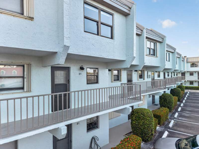 2 bedroom Condominium at 1300 Seaway Drive #D7, La Entrada Del Mar Condominium, Fort Pierce — photo 5