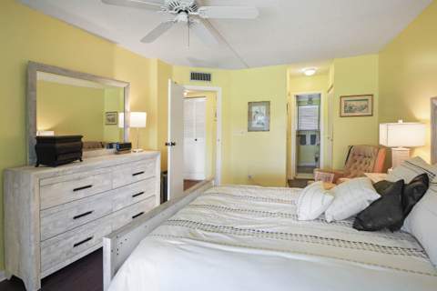 3755 Via Poinciana #402, Lake Worth FL - photo 13 of 45