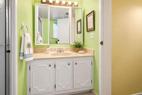 3755 Via Poinciana #402, Lake Worth FL - photo 21 of 45