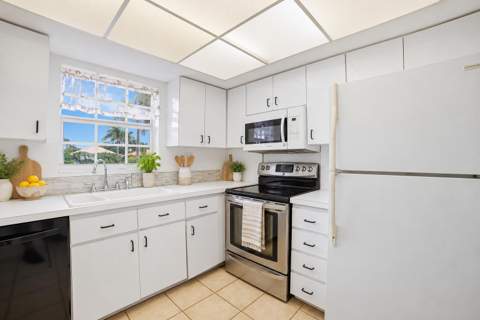 169 Atlantis Boulevard #205, Atlantis FL - photo 10 of 42
