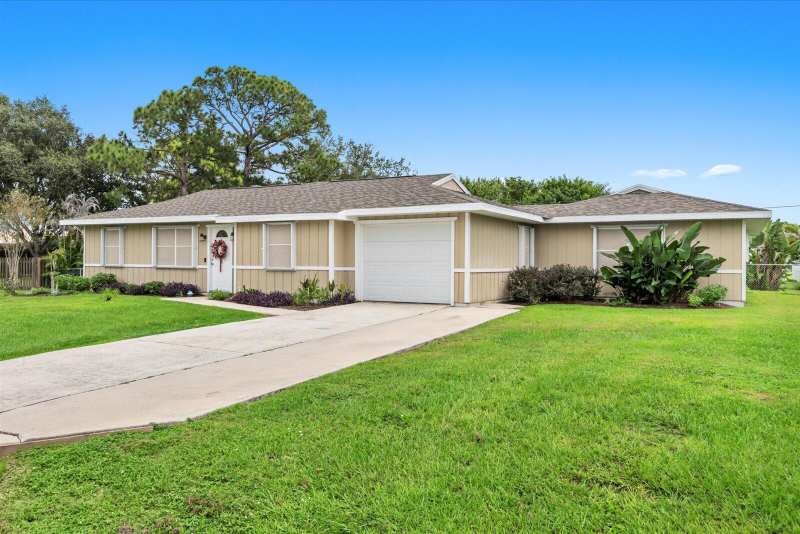 3 bedroom Single Family Residence at 2417 SW Roney Road, Port St Lucie Section 12, Port St. Lucie — photo 1
