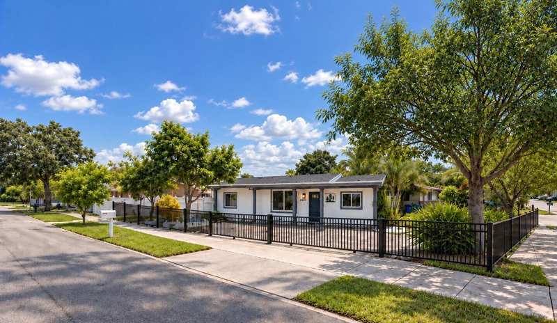 3 bedroom Single Family Residence at 4401 SW 21st Street, Rock Hill Sec, Fort Lauderdale — photo 1