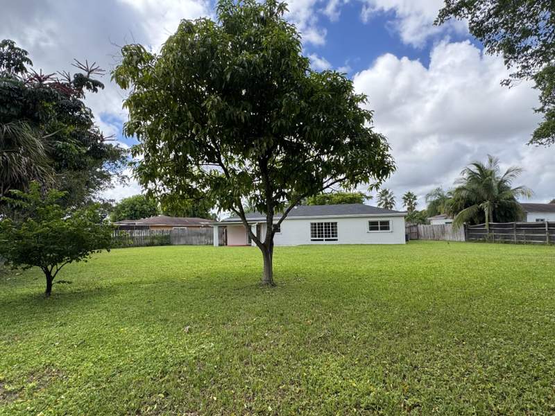 3 bedroom Single Family Residence at 8306 NW 74th Terrace, Sunflower First Add, Tamarac — photo 2