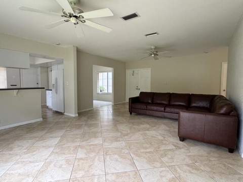 8306 NW 74th Terrace, Tamarac FL - photo 10 of 37