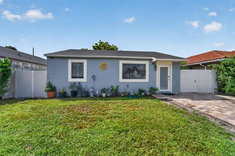 3 bedroom Single Family Residence at 946 Mcintosh Street, Bunker Hill Add To Wpb, West Palm Beach — photo 5