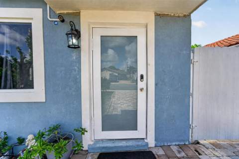 946 Mcintosh Street, West Palm Beach FL - photo 8 of 53
