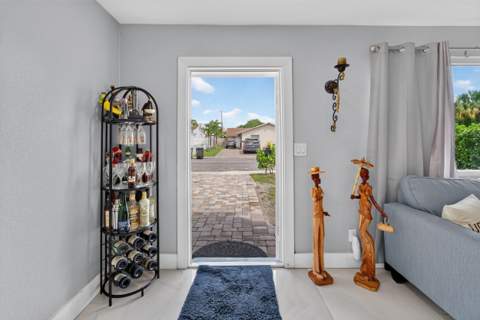 946 Mcintosh Street, West Palm Beach FL - photo 10 of 53