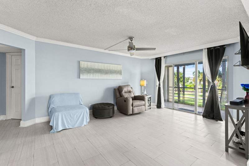 2 bedroom Condominium at 3590 Via Poinciana #216, Poinciana Place Condo 1,2,8 And 9, Lake Worth — photo 4