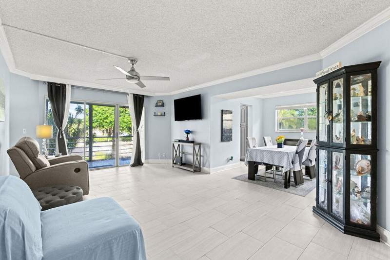 2 bedroom Condominium at 3590 Via Poinciana #216, Poinciana Place Condo 1,2,8 And 9, Lake Worth — photo 3