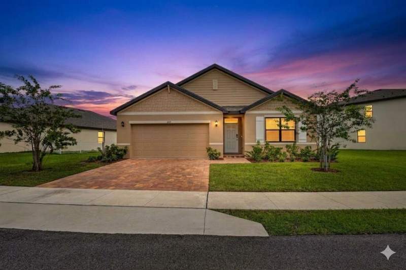 4 bedroom Single Family Residence at 469 Seafoam Circle, Morningside Palm Breezes Club 2B, Fort Pierce — photo 2