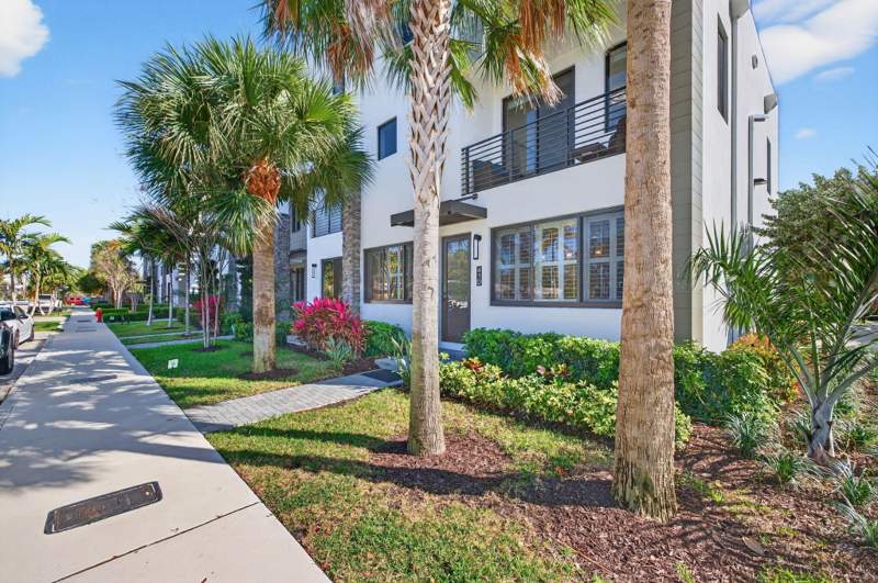 3 bedroom Townhouse at 410 SE 12th Court, Croissant Park, Fort Lauderdale — photo 2