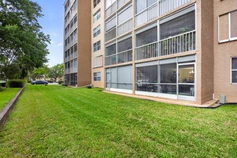 4550 NW 18th Avenue #107, Deerfield Beach FL - photo 6 of 43