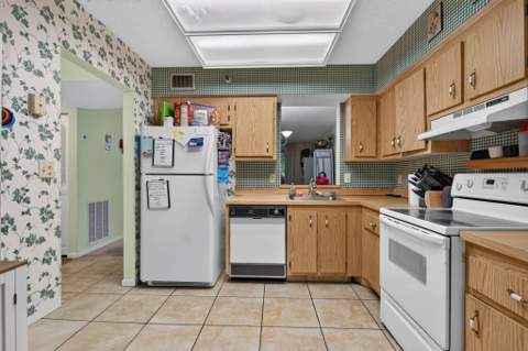 4550 NW 18th Avenue #107, Deerfield Beach FL - photo 12 of 43