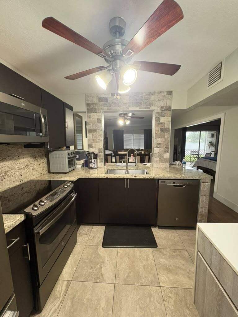 2 bedroom Condominium at 4311 Crystal Lake Drive, Wincast Arms North Condo, Pompano Beach — photo 4