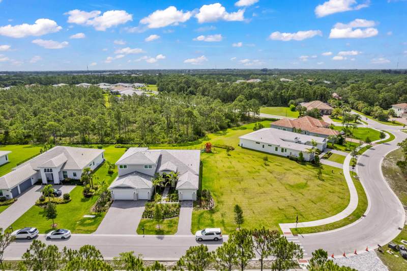 5 bedroom Single Family Residence at 2989 SW Goldenglow Drive, Tuscawilla (Aka Canopy Creek), Palm City — photo 2