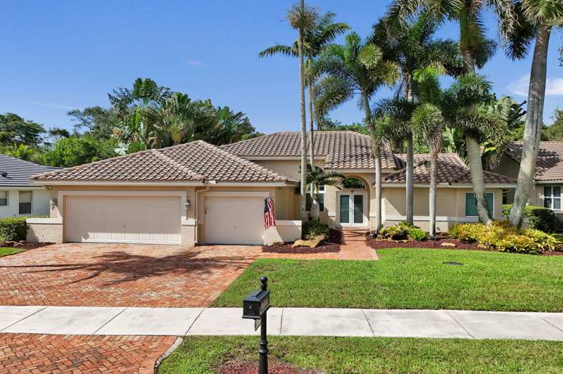 4 bedroom Single Family Residence at 9645 E Tree Tops Court, The Ridge on Nob Hill, Davie — photo 1