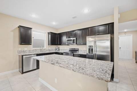 7730 NW Gladwell Lane, Port St. Lucie FL - photo 16 of 48
