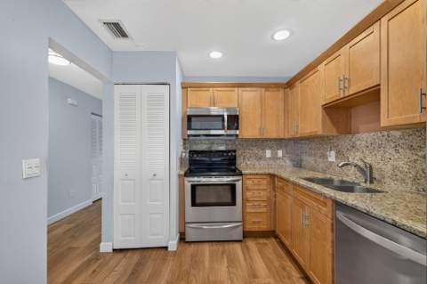 21501 Juego Circle #29 F, Boca Raton FL - photo 11 of 48