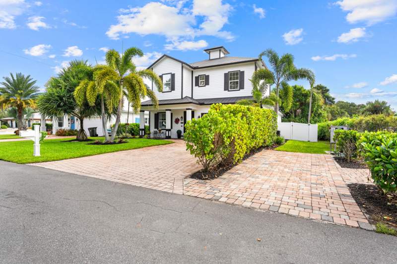 4 bedroom Single Family Residence at 405 SE Coconut Avenue, St Lucie Estates, Stuart — photo 4