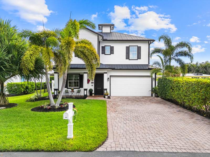 4 bedroom Single Family Residence at 405 SE Coconut Avenue, St Lucie Estates, Stuart — photo 2