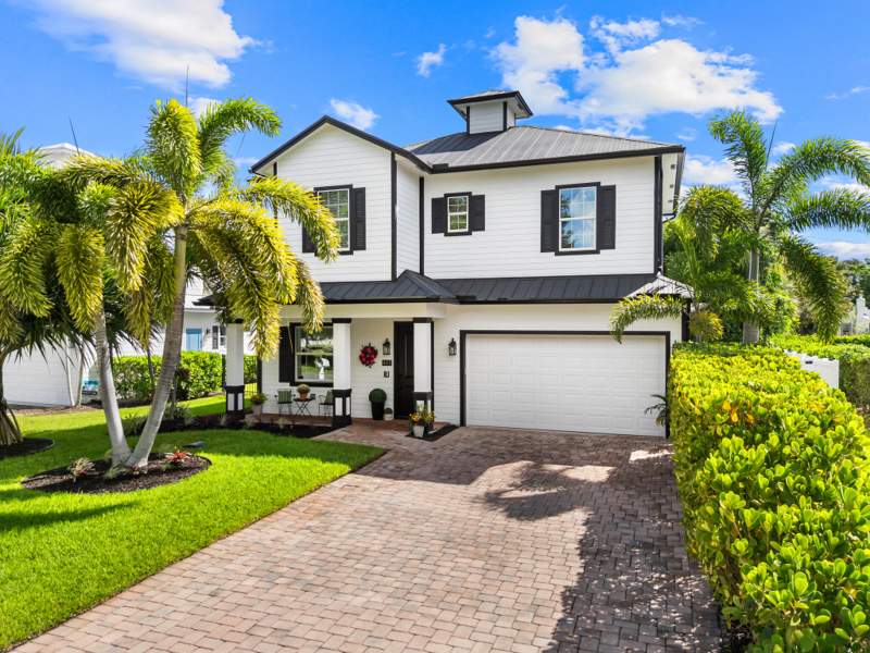 4 bedroom Single Family Residence at 405 SE Coconut Avenue, St Lucie Estates, Stuart — photo 3