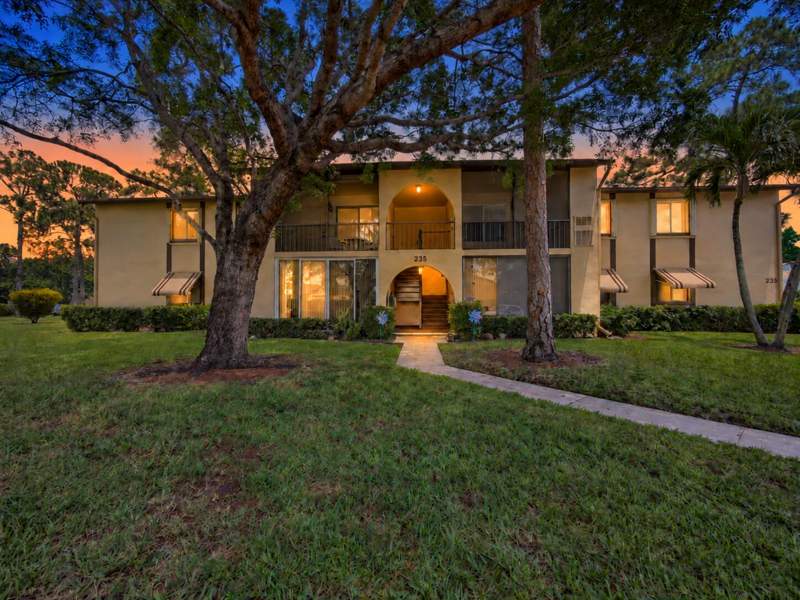 2 bedroom Condominium at 235 Pine Hov Circle #A-2, Pine Ridge South II Condo, Greenacres — photo 3