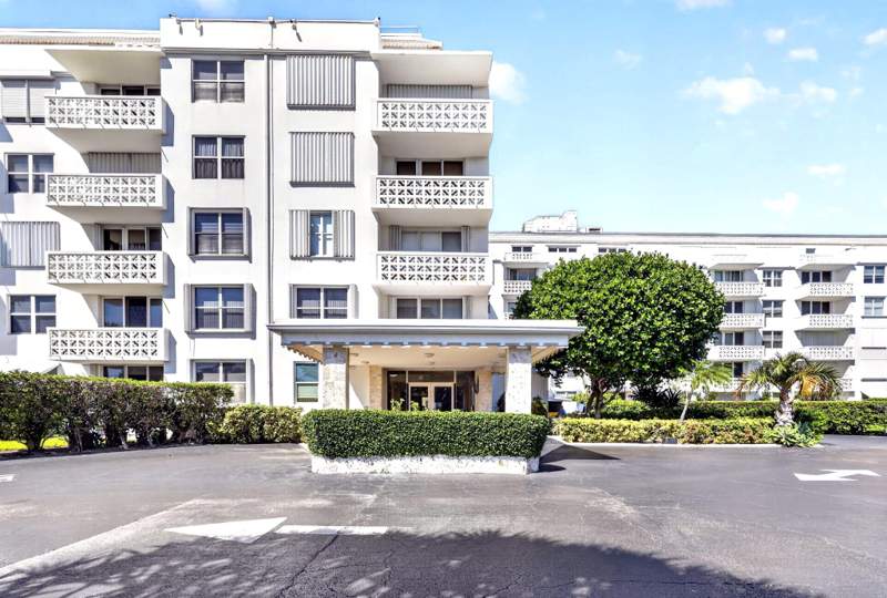 2 bedroom Stock Cooperative at 2840 S Ocean Boulevard #3070, Royal Saxon Inc, Palm Beach — photo 2