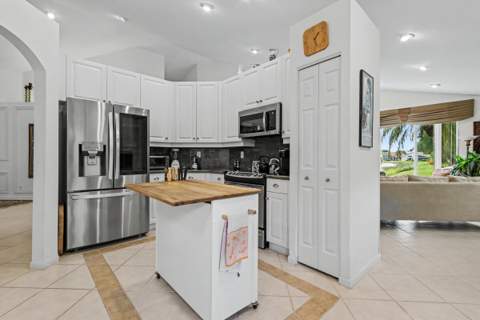 7021 Falls Road, Boynton Beach FL - photo 10 of 36