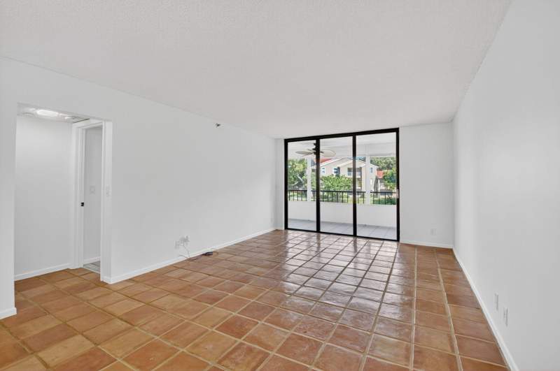 2 bedroom Condominium at 1850 Homewood Boulevard #2140, Eastwinds At Crosswinds Condo, Delray Beach — photo 4