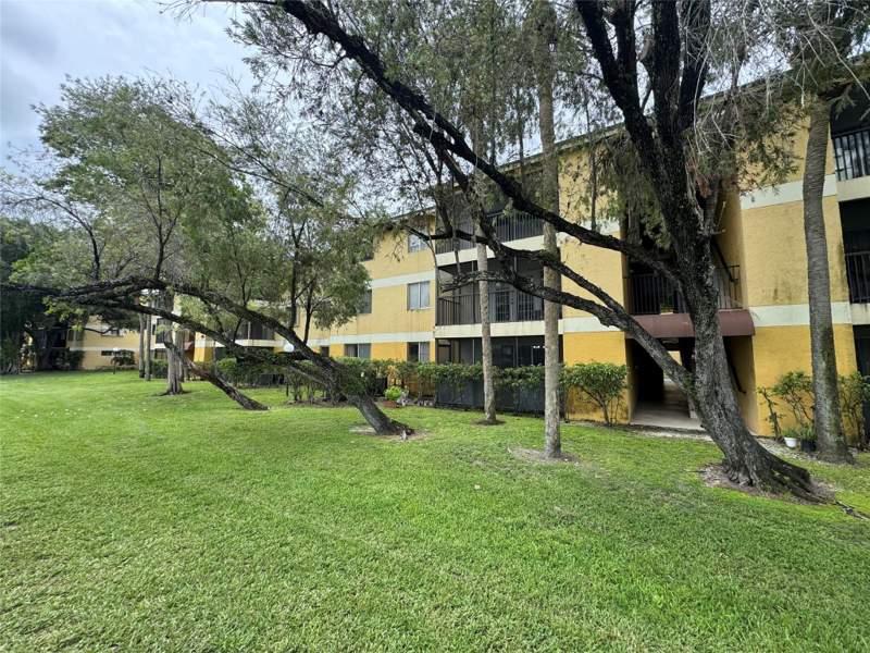 2 bedroom Condominium at 3013 N Oakland Forest Drive #106, Oakland Forest Club Condo, Oakland Park — photo 4