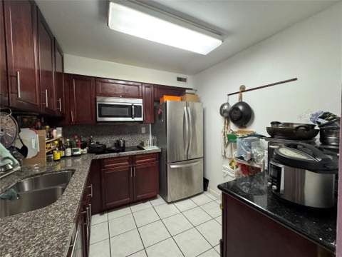3013 N Oakland Forest Drive #106, Oakland Park FL - photo 7 of 17