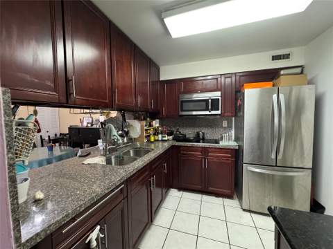 3013 N Oakland Forest Drive #106, Oakland Park FL - photo 9 of 17