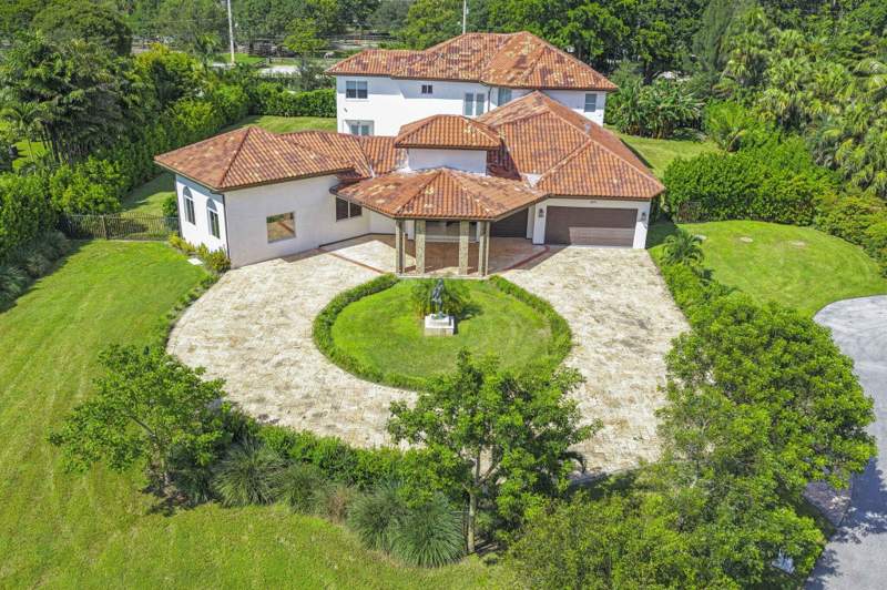 5 bedroom Single Family Residence at 2691 SW 139th Terrace, Sequoia Estates, Davie — photo 2