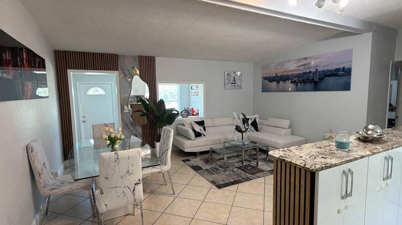 4 bedroom Single Family Residence at 3275 Orange Street, Rolling Green Ridge Seacrest, Boynton Beach — photo 2