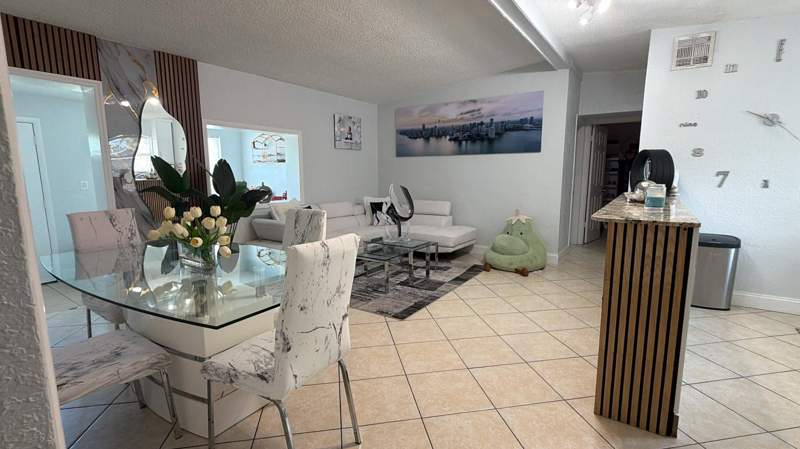 4 bedroom Single Family Residence at 3275 Orange Street, Rolling Green Ridge Seacrest, Boynton Beach — photo 3