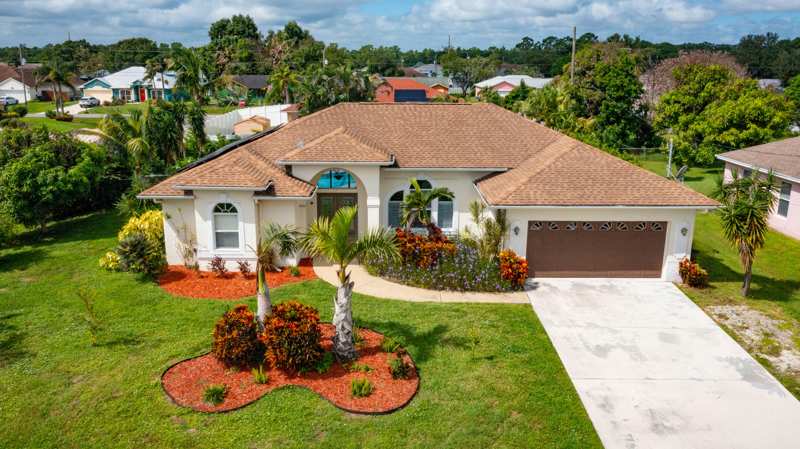 4 bedroom Single Family Residence at 3210 SE Otis Lane, Port St Lucie Section 39, Port St. Lucie — photo 1
