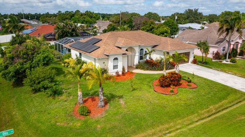 4 bedroom Single Family Residence at 3210 SE Otis Lane, Port St Lucie Section 39, Port St. Lucie — photo 3