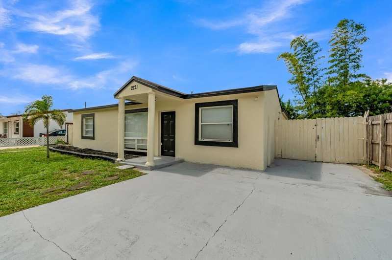 3 bedroom Single Family Residence at 2121 SW 46th Avenue, Broadview Park Sec 2 Amen, Fort Lauderdale — photo 1
