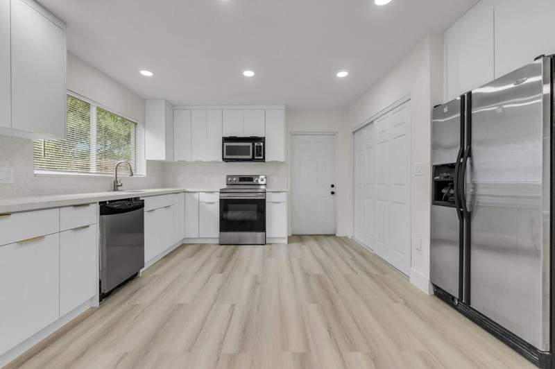 3 bedroom Single Family Residence at 2121 SW 46th Avenue, Broadview Park Sec 2 Amen, Fort Lauderdale — photo 4
