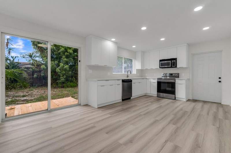 3 bedroom Single Family Residence at 2121 SW 46th Avenue, Broadview Park Sec 2 Amen, Fort Lauderdale — photo 5