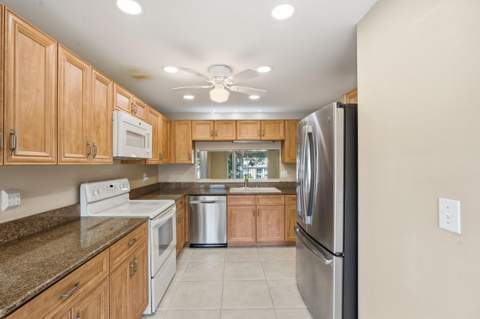 4725 Lucerne Lakes Boulevard #301, Lake Worth FL - photo 6 of 25