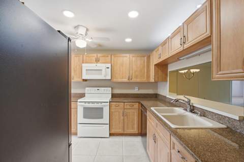 4725 Lucerne Lakes Boulevard #301, Lake Worth FL - photo 7 of 25