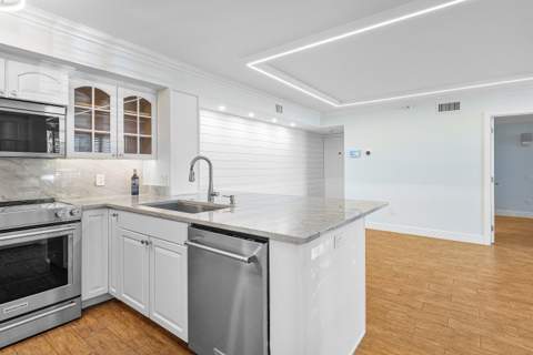 167 Yacht Club Way #107, Hypoluxo FL - photo 10 of 37
