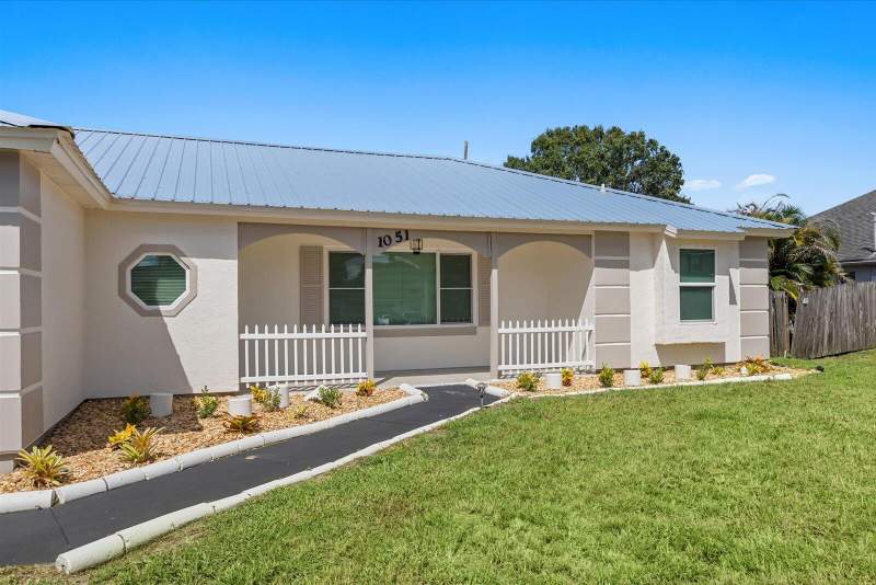 3 bedroom Single Family Residence at 1051 SW Dubois, Port St Lucie Section 16, Port St. Lucie — photo 2