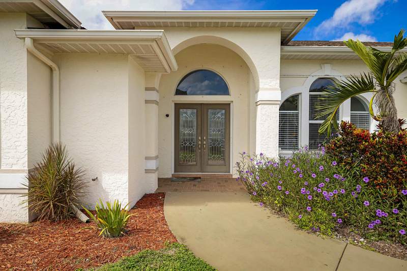 4 bedroom Single Family Residence at 3210 SE Otis Lane, Port St Lucie Section 39, Port St. Lucie — photo 2