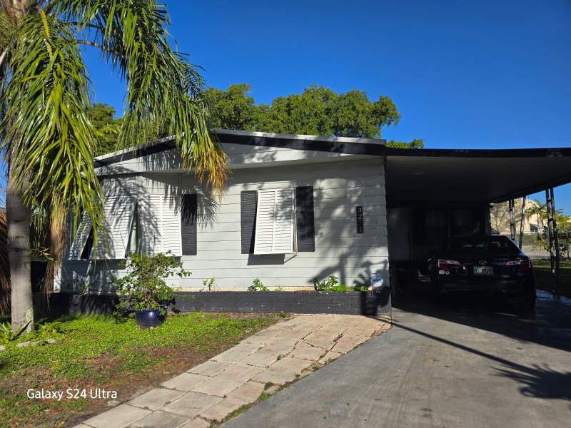 3 bedroom Manufactured Home at 3271 Fairway Drive, Golf View Estates, Pompano Beach — photo 2