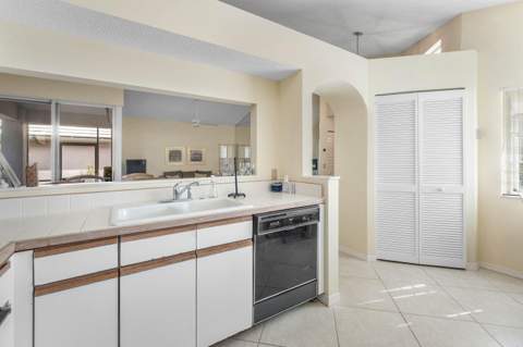 12 Elgin Lane, Palm Beach Gardens FL - photo 8 of 33