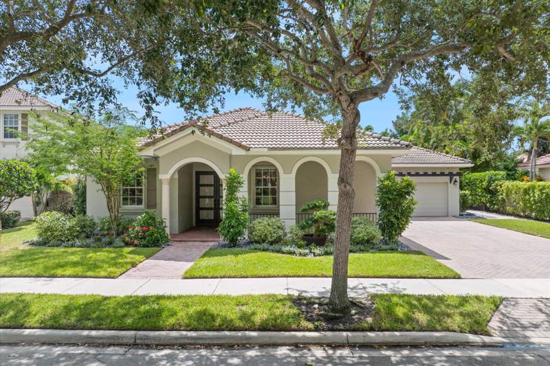 4 bedroom Single Family Residence at 136 Via Santa Cruz, Paseos, Jupiter — photo 3